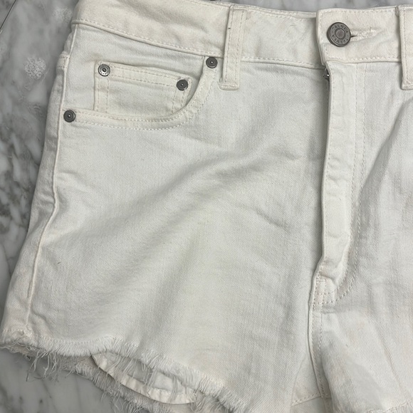 White Talula aritzia shorts size 28 - Picture 5 of 12